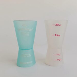 IMG_20221223_160745 LARBO plastic double-sided cocktail jigger 15ml/30ml in blue and white colors for bartending